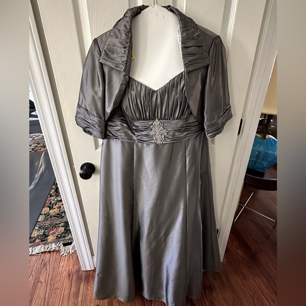 David’s bridal Mother of the Bride/groom dress size 16. 2 piece set